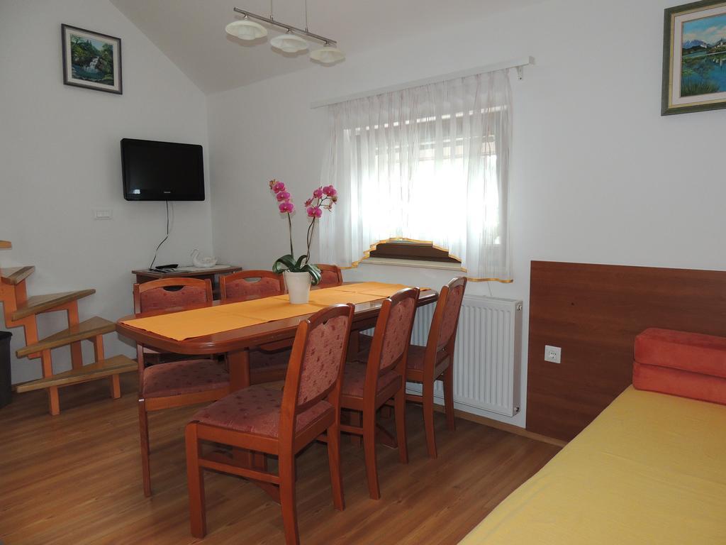 Apartments And Rooms Tavcar Блед Стая снимка